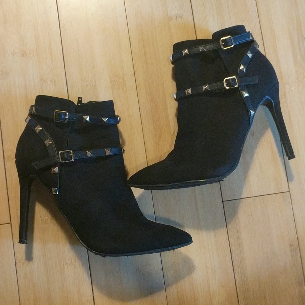 Black high heel booties !!BOGO 1/2 off!!